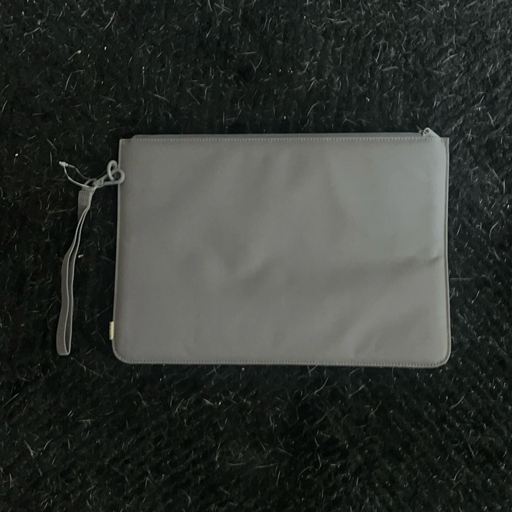 New beis laptop sleeve in gray